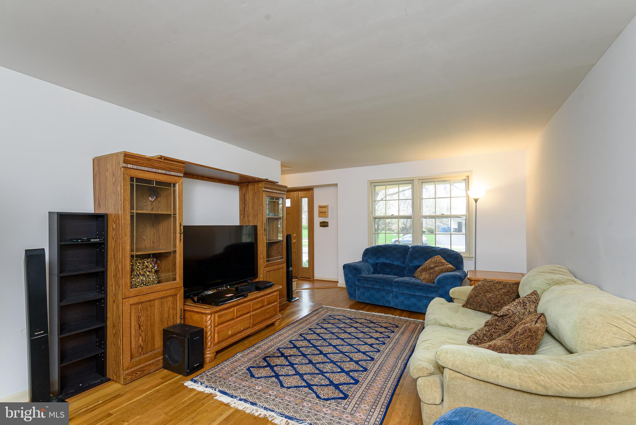 6912 Sydenstricker Road Springfield, VA 22152 - Photo 20 of 41 Living Room