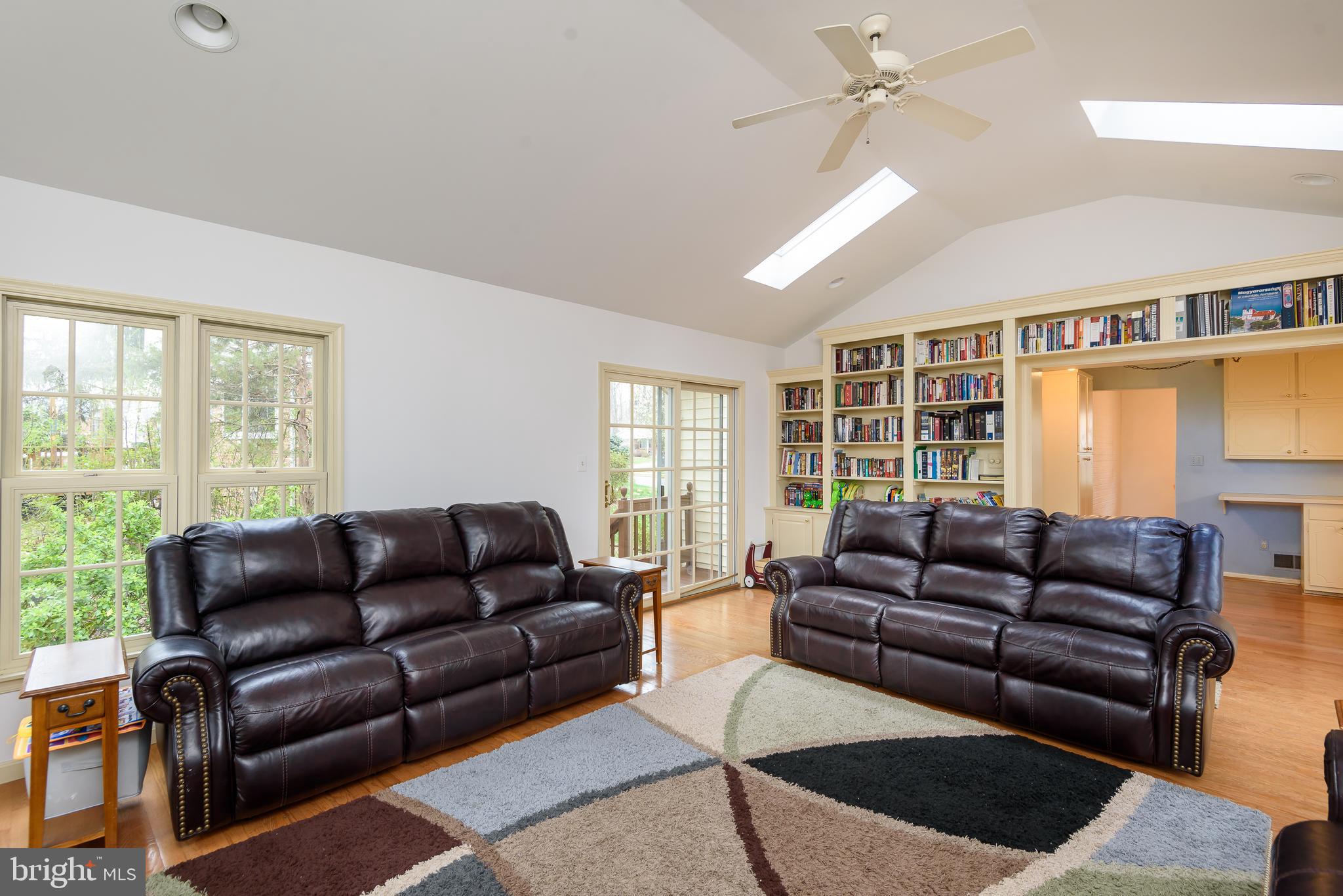 6912 Sydenstricker Road Springfield, VA 22152 - Photo 5 of 41 Custom Built-Ins
