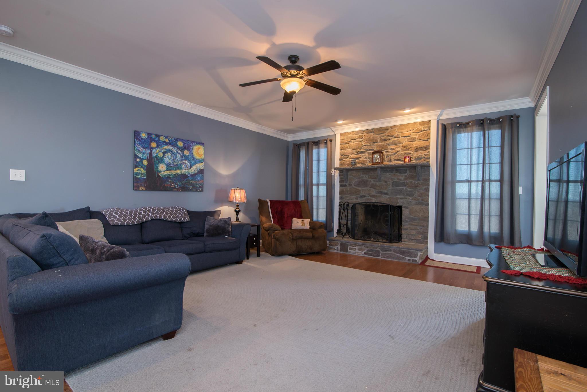 151 Volney Hill Road Shenandoah Junction, WV 25442 - Photo 2 of 30 Living Room