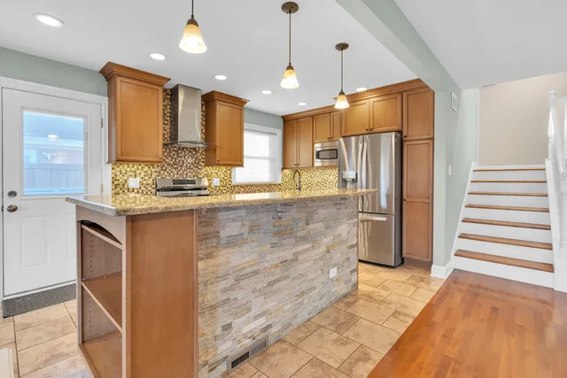 $3,650 | 9314 Menard Avenue, Morton Grove, IL 60053