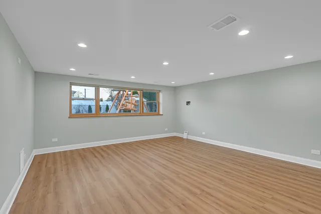 $3,650 | 9314 Menard Avenue, Morton Grove, IL 60053