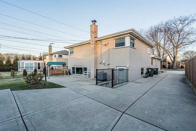 $3,650 | 9314 Menard Avenue, Morton Grove, IL 60053