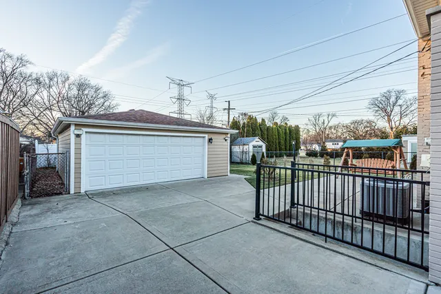 $3,650 | 9314 Menard Avenue, Morton Grove, IL 60053