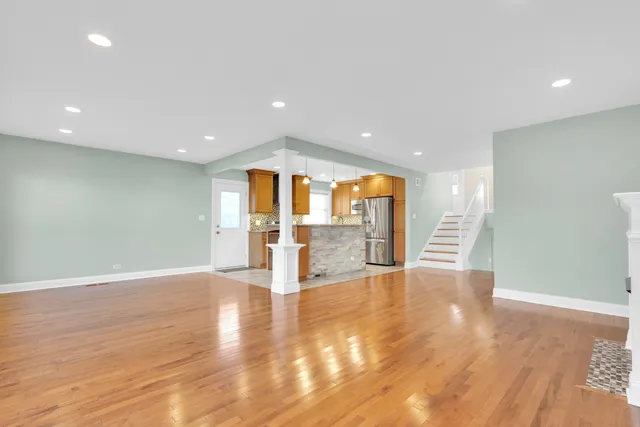 $3,650 | 9314 Menard Avenue, Morton Grove, IL 60053