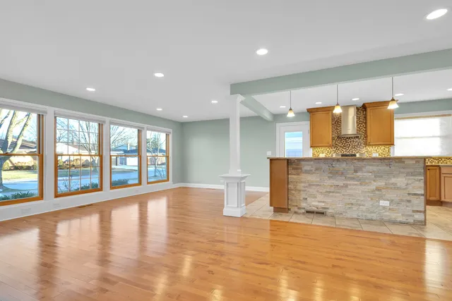 $3,650 | 9314 Menard Avenue, Morton Grove, IL 60053