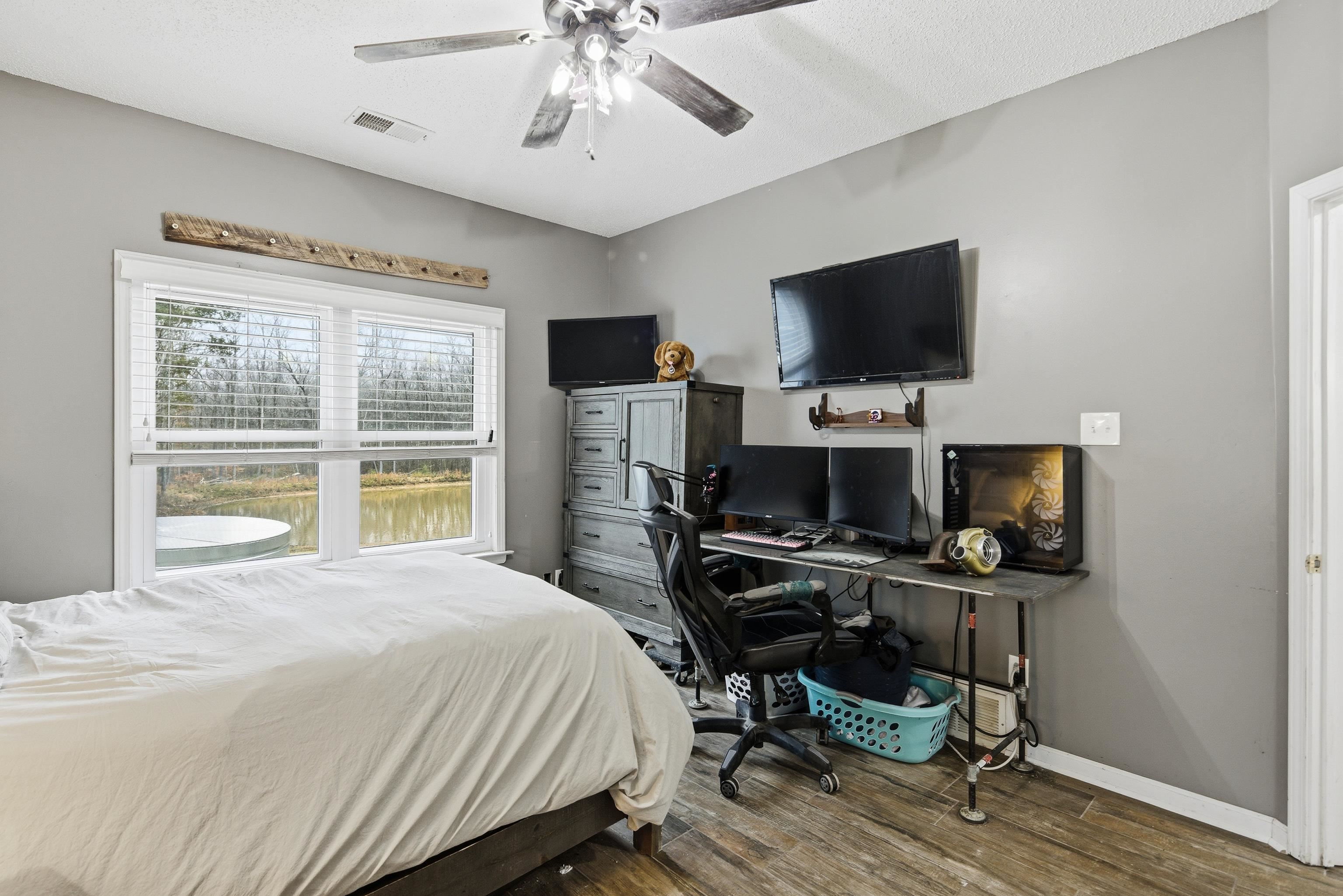 1755 Country Club Road Somerville, TN 38068 - Photo 33 of 40 a bedroom with a workspace