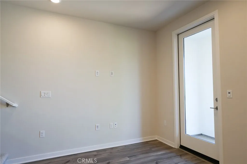 9561 Hannah Way Riverside, CA 92504 - Photo 7 of 30 TV Ready