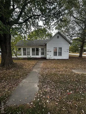 $27,500 | 106 Locust Street, Coffeen, IL 62017
