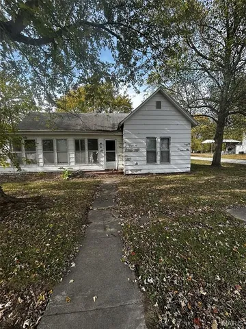 $30,000 | 106 Locust Street, Coffeen, IL 62017