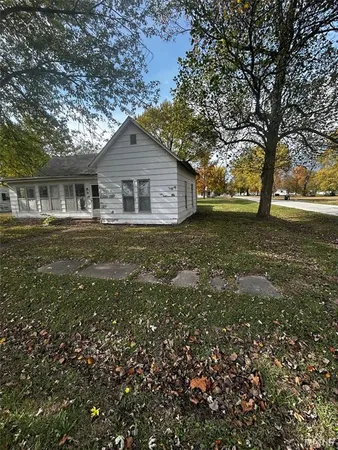 $27,500 | 106 Locust Street, Coffeen, IL 62017
