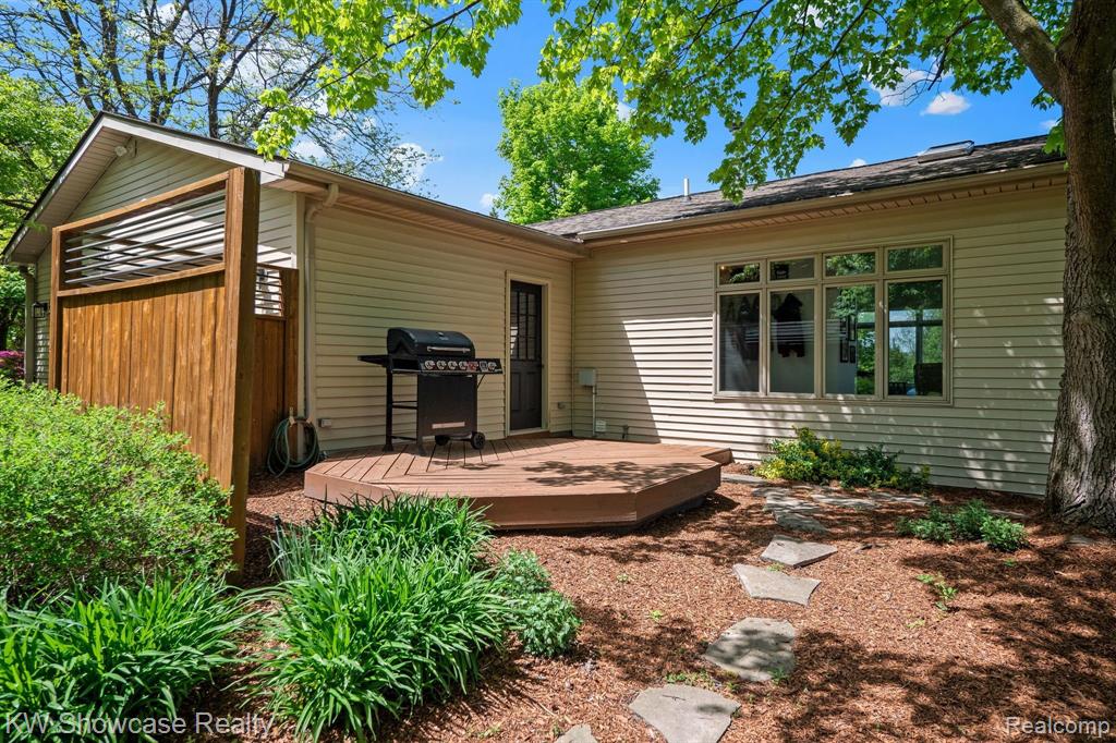 6690 Cuthbert Road White Lake, MI 48386 - Photo 4 of 34 Gallery Image 4