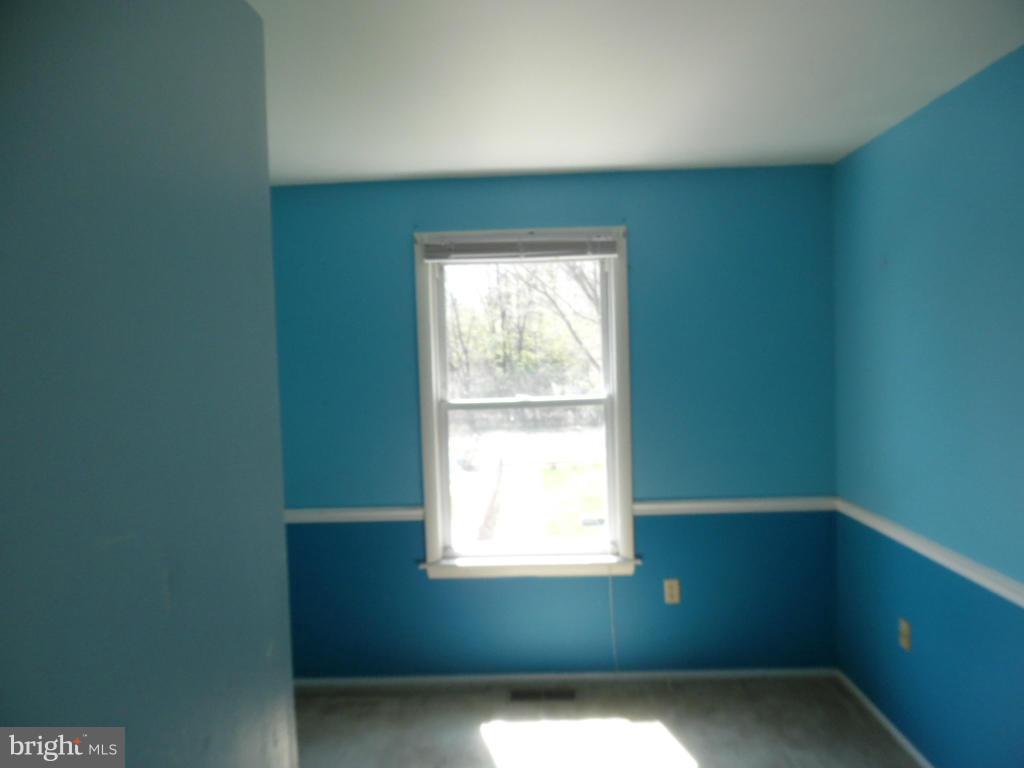 144 Farm Road Aberdeen, MD 21001 - Photo 9 of 12 an empty room with a window