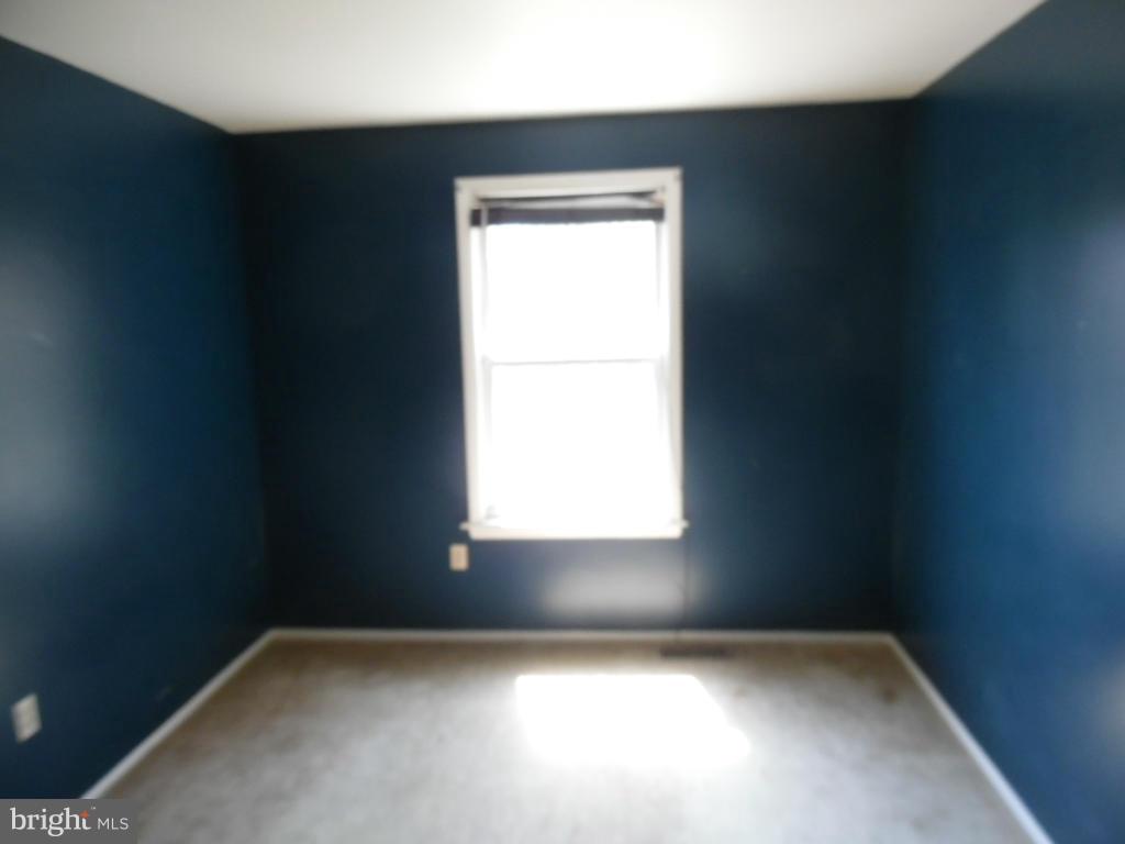 144 Farm Road Aberdeen, MD 21001 - Photo 10 of 12 an empty room with a window