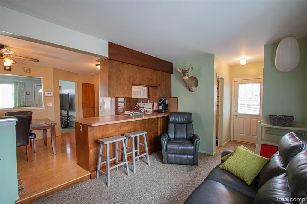 35259 Kelly Road Clinton Township, MI 48035 - Photo 13 of 47