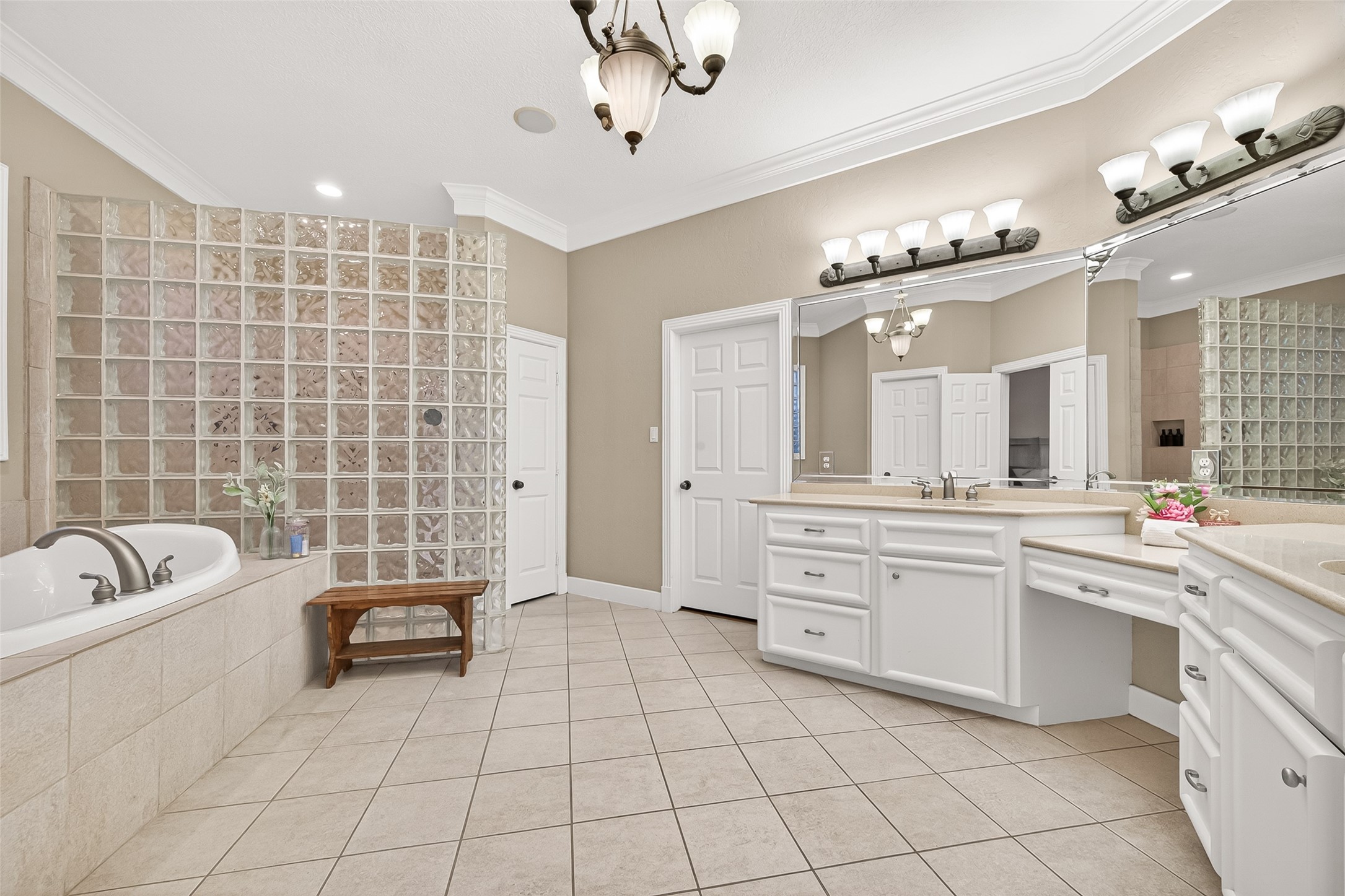 22 Stonegate Park Court Spring, TX 77379 - Photo 25 of 49 View of the primary ensuite bathroom which features a generous walk-in closet.