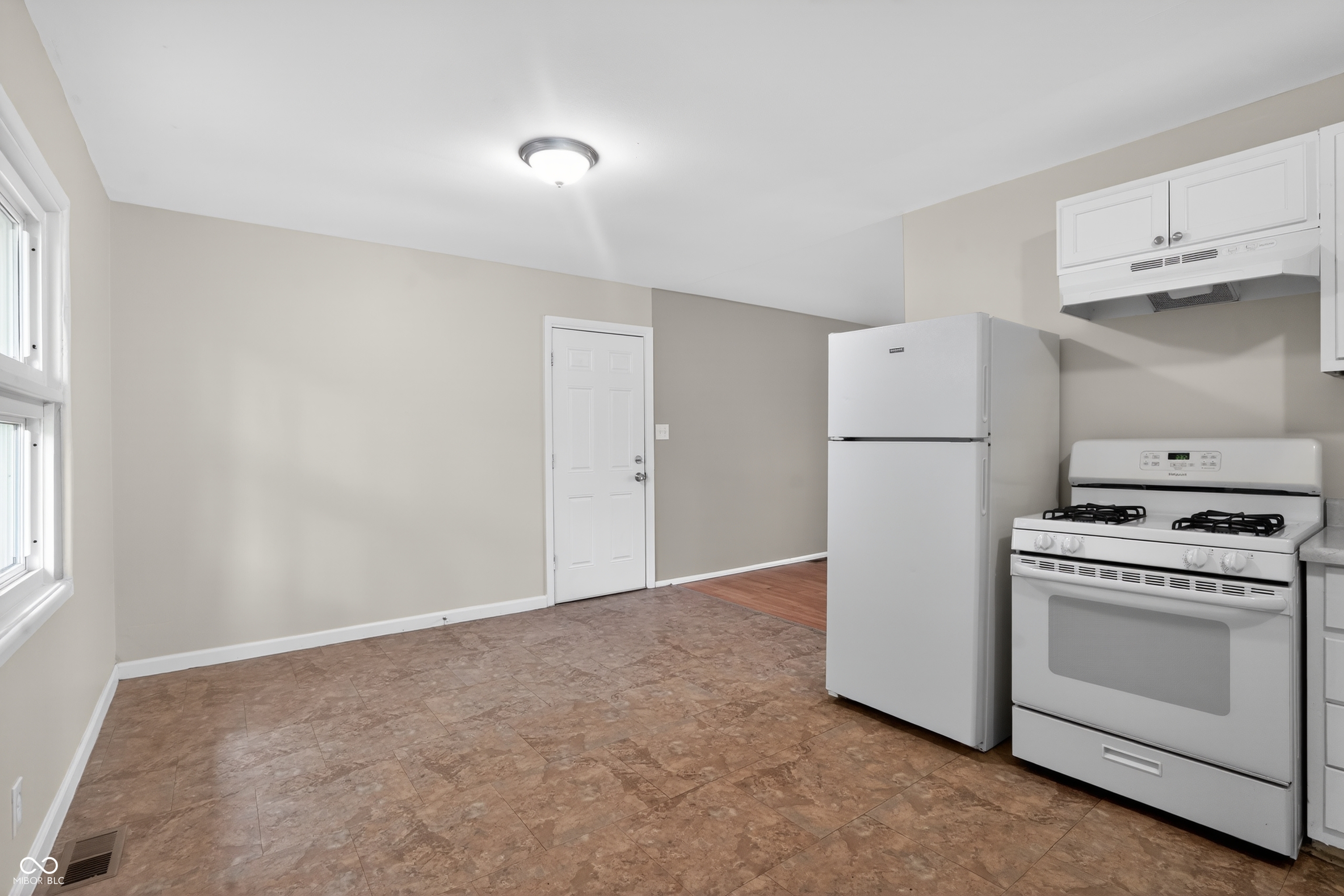 430 North Post Road Indianapolis, IN 46219 - Photo 15 of 20