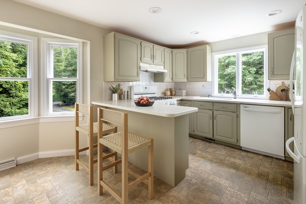 7 Holly Pond Road Marion, MA 02738 - Photo 15 of 42 Gallery Image 15