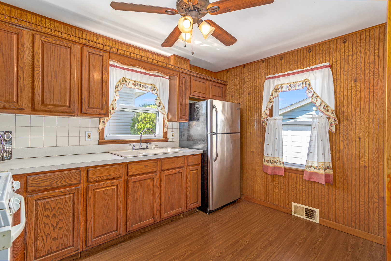 138 Riverside Drive Montgomery, IL 60538 - Photo 3 of 10