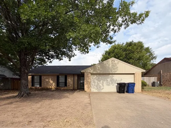 $1,900 | 921 Park Pl Boulevard, Midlothian, TX 76065