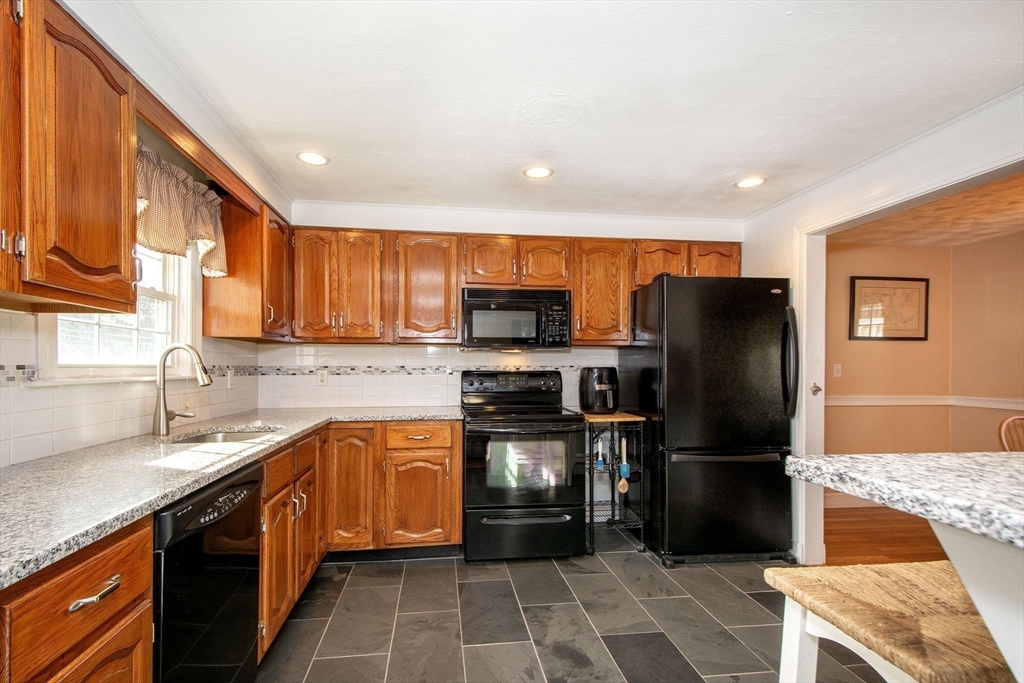 202 Plain Street Hanover, MA 02339 - Photo 9 of 29 Gallery Image 9