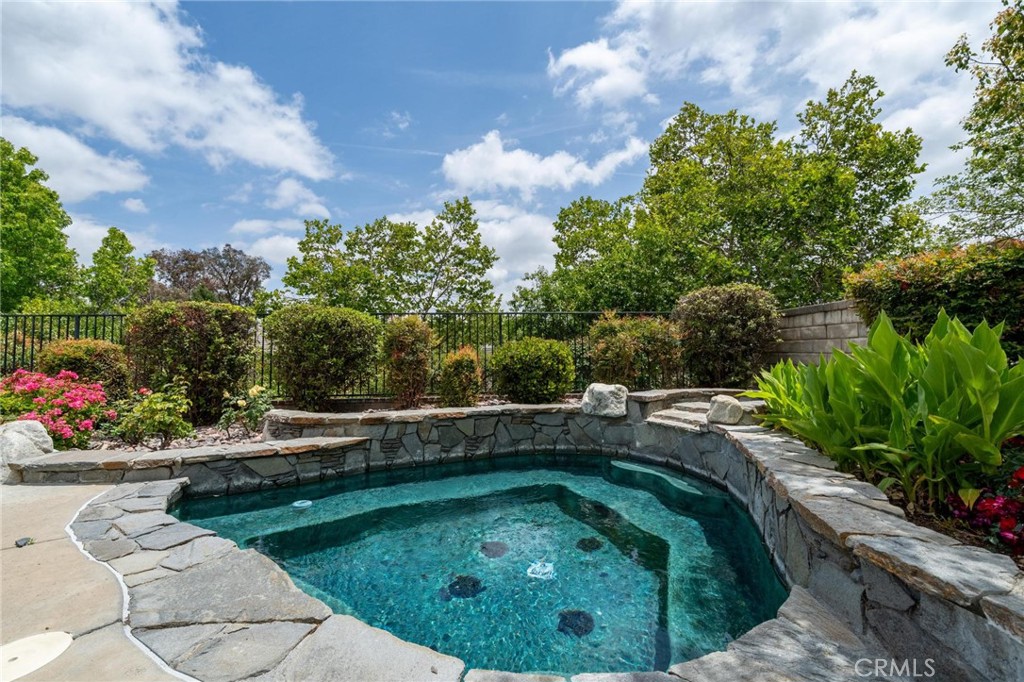 26072 Charing Cross Road Valencia, CA 91355 - Photo 20 of 105