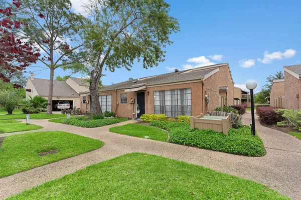 $1,400 | 2419 Briarwest Boulevard, Houston, TX 77077