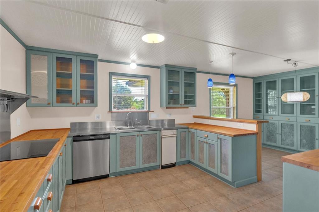 1900 South Duncanville Road Red Oak, TX 75154 - Photo 10 of 39 Super cute kitchen with so much prep space!