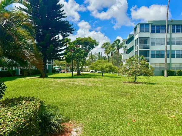 $2,475 | 2741 Taft Street, Unit 404, Hollywood, FL 33020