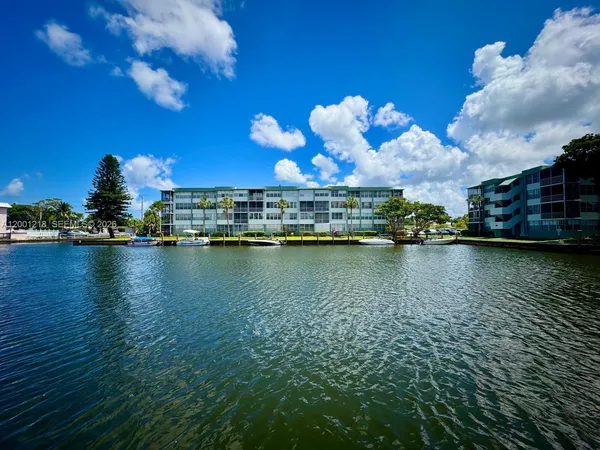 $2,475 | 2741 Taft Street, Unit 404, Hollywood, FL 33020