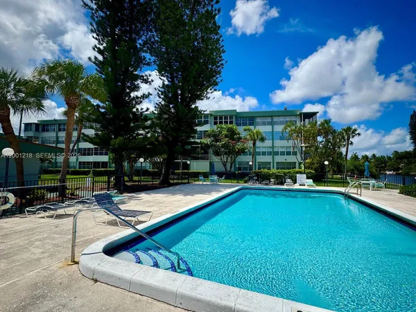 $2,475 | 2741 Taft Street, Unit 404, Hollywood, FL 33020
