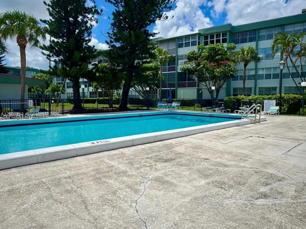 $2,475 | 2741 Taft Street, Unit 404, Hollywood, FL 33020