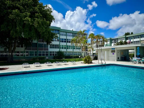 $2,475 | 2741 Taft Street, Unit 404, Hollywood, FL 33020