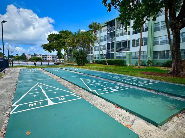$2,475 | 2741 Taft Street, Unit 404, Hollywood, FL 33020