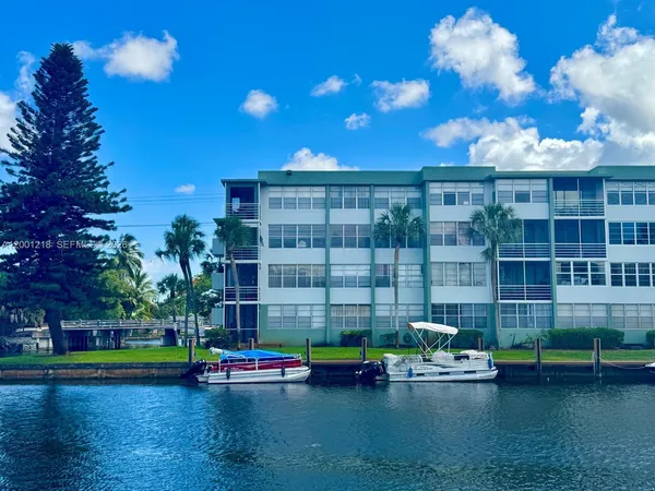 $2,475 | 2741 Taft Street, Unit 404, Hollywood, FL 33020