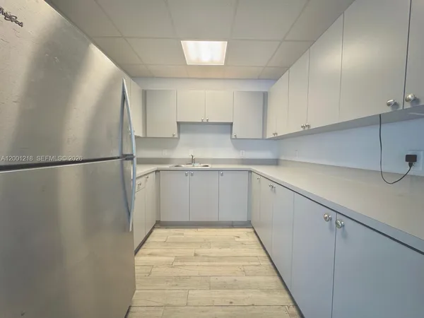 $2,475 | 2741 Taft Street, Unit 404, Hollywood, FL 33020