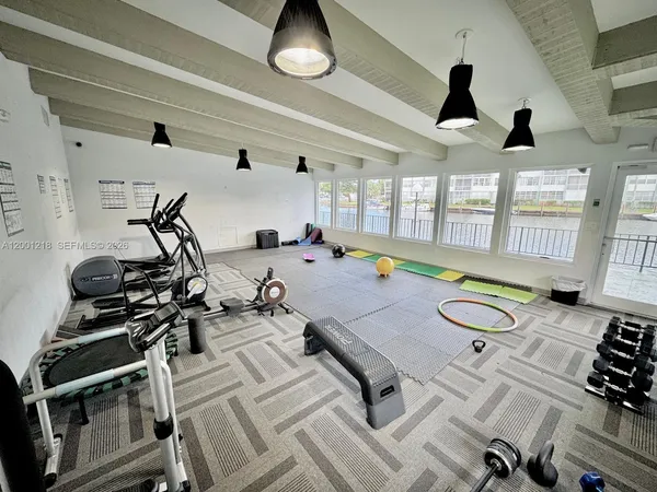 $2,475 | 2741 Taft Street, Unit 404, Hollywood, FL 33020