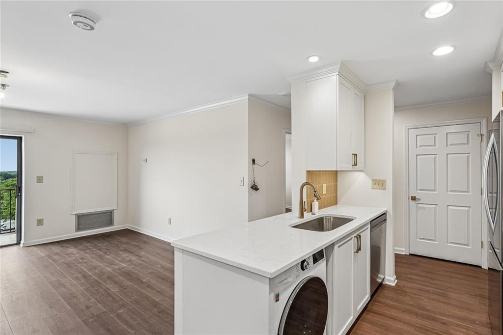 300 Johnson Ferry Road, Unit B601 Atlanta, GA 30328 - Photo 4 of 35 Gallery Image 4