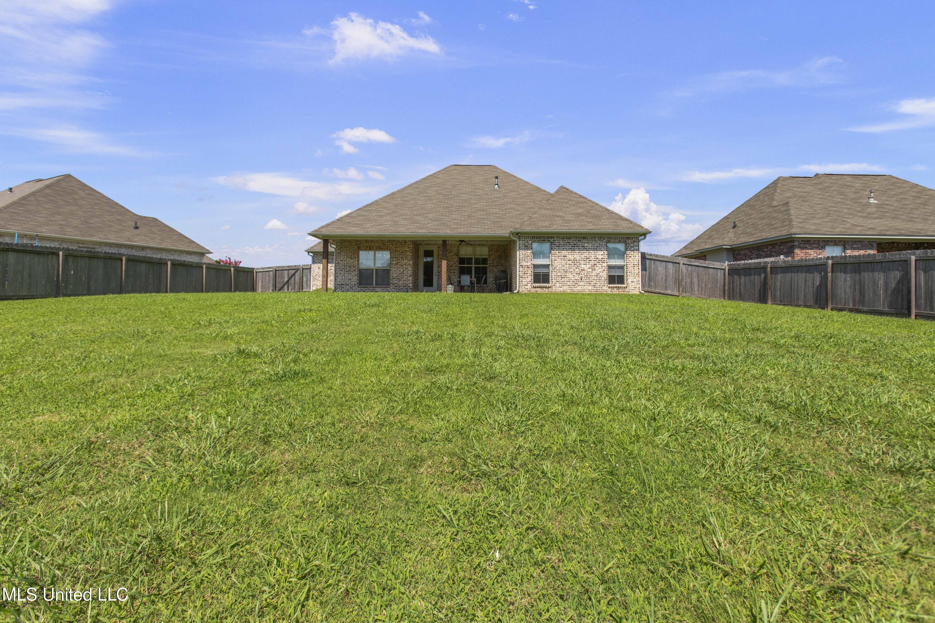 174 Falls Crossing Madison, MS 39110 - Photo 34 of 34 174 Falls Crossing-35