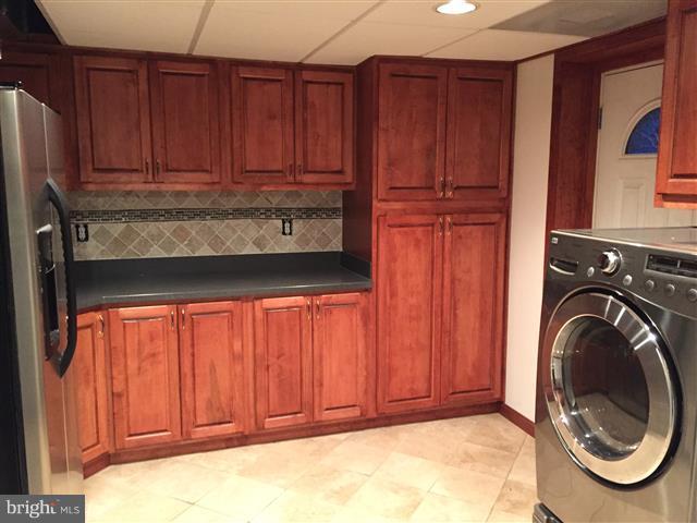 166 Dundee Road Severna Park, MD 21146 - Photo 14 of 25 a utility room with dryer and washer