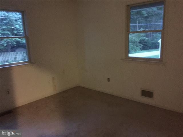 166 Dundee Road Severna Park, MD 21146 - Photo 9 of 25 an empty room with a window