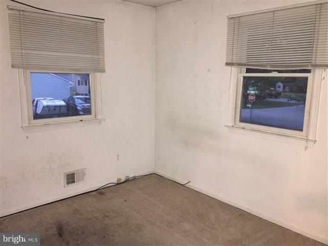 166 Dundee Road Severna Park, MD 21146 - Photo 10 of 25 an empty room with a fireplace