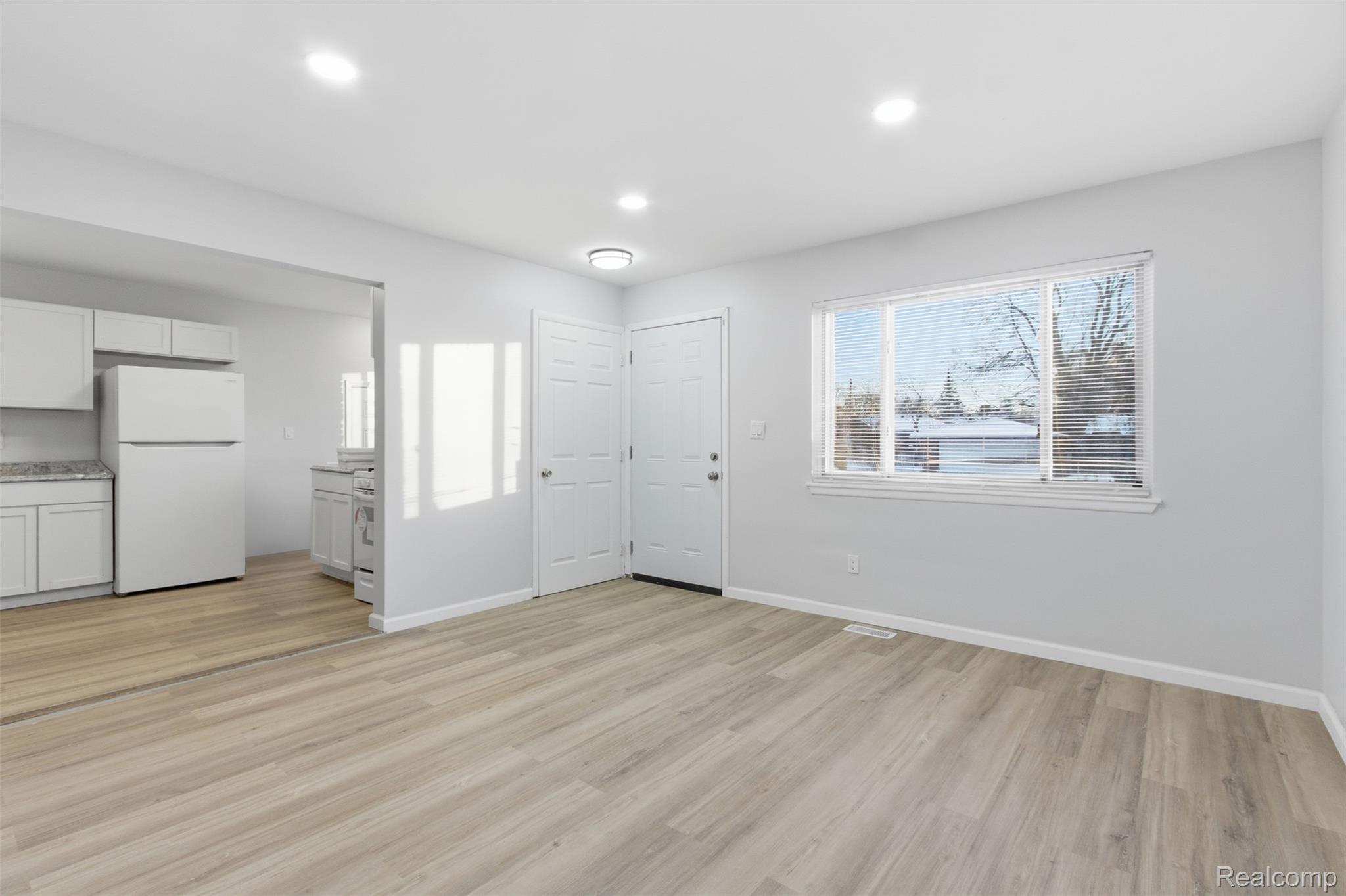14731 Stephens Road Eastpointe, MI 48021 - Photo 6 of 15 6__mg_6753.jpg