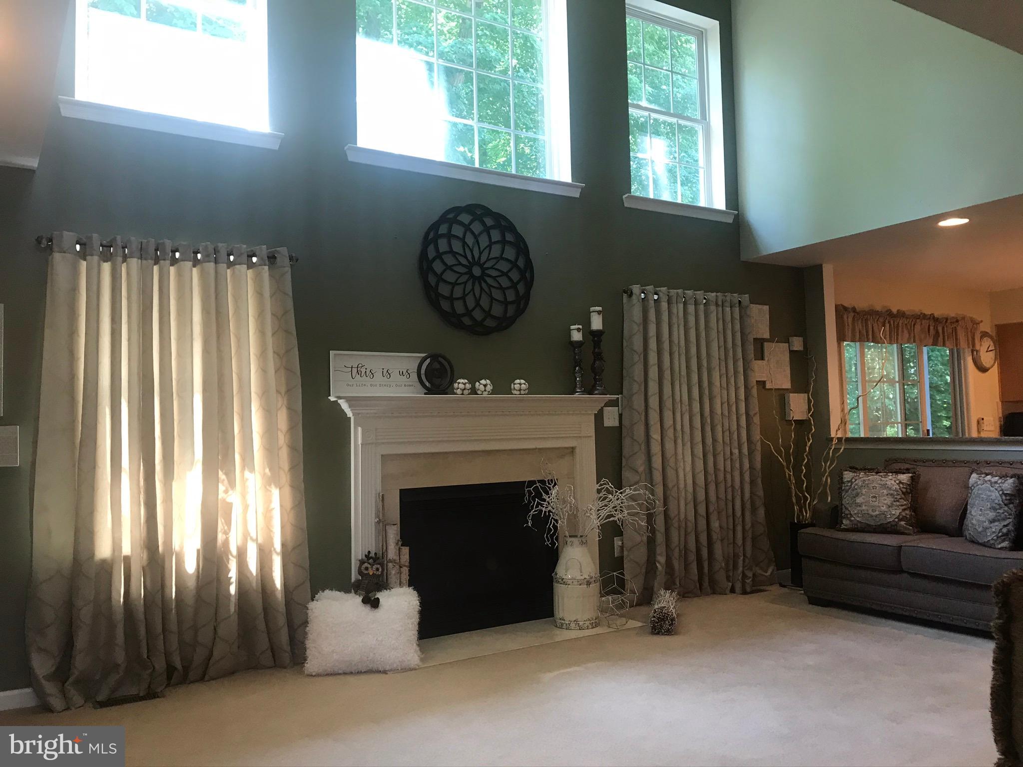 25 Bancroft Road New Castle, DE 19720 - Photo 13 of 33 2 Story Family Room w/Gas Fireplace