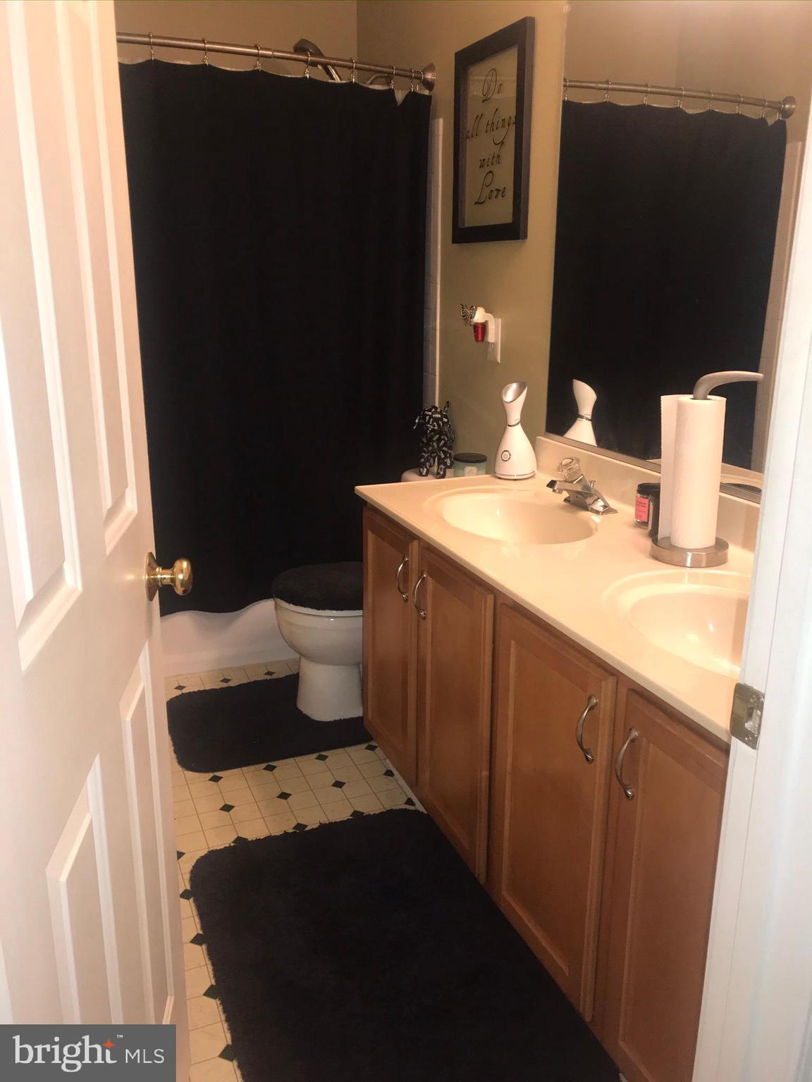 25 Bancroft Road New Castle, DE 19720 - Photo 19 of 33 Hall Bathroom