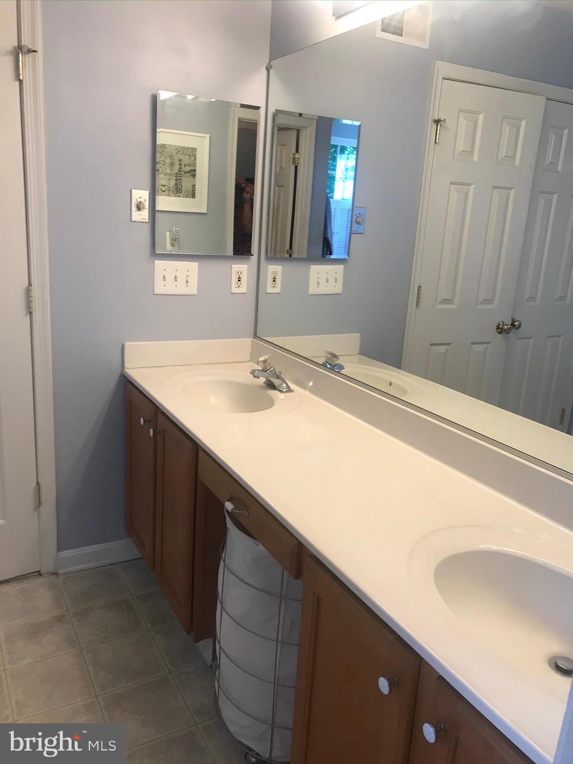25 Bancroft Road New Castle, DE 19720 - Photo 22 of 33 Master Bedroom w/Walk-in Closet and Master Bath