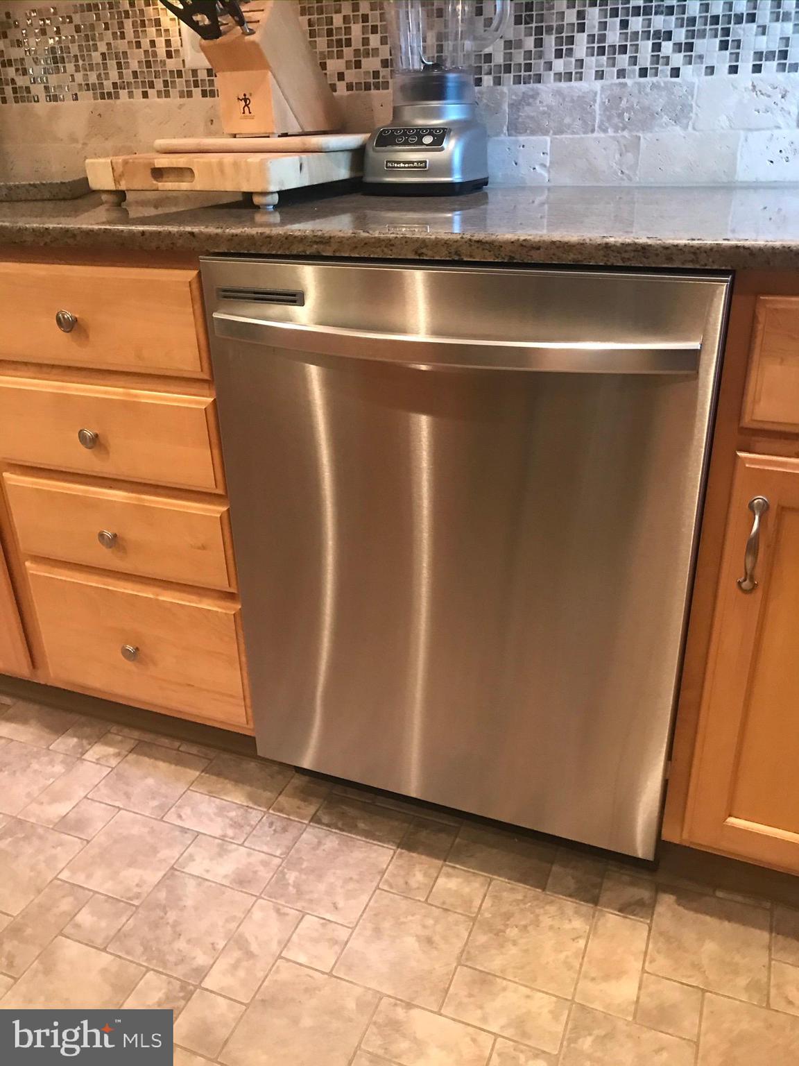 25 Bancroft Road New Castle, DE 19720 - Photo 8 of 33 Stainless Steel Appliances