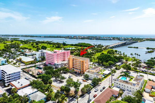 $250,000 | 15 South Golfview Road, Unit 206, Lake Worth, FL 33460