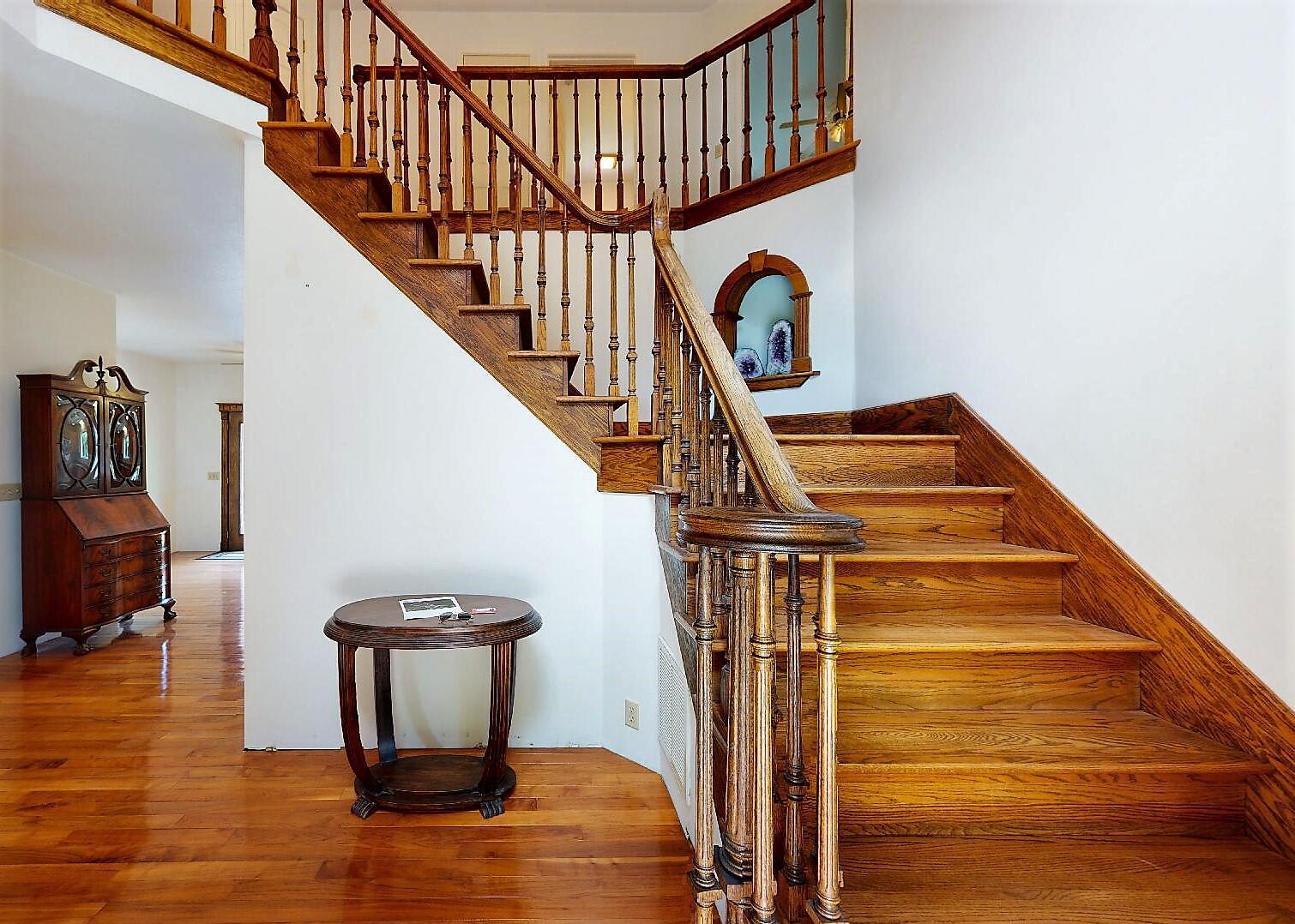 840 Bandy Road Greeneville, TN 37743 - Photo 32 of 69 Staircase