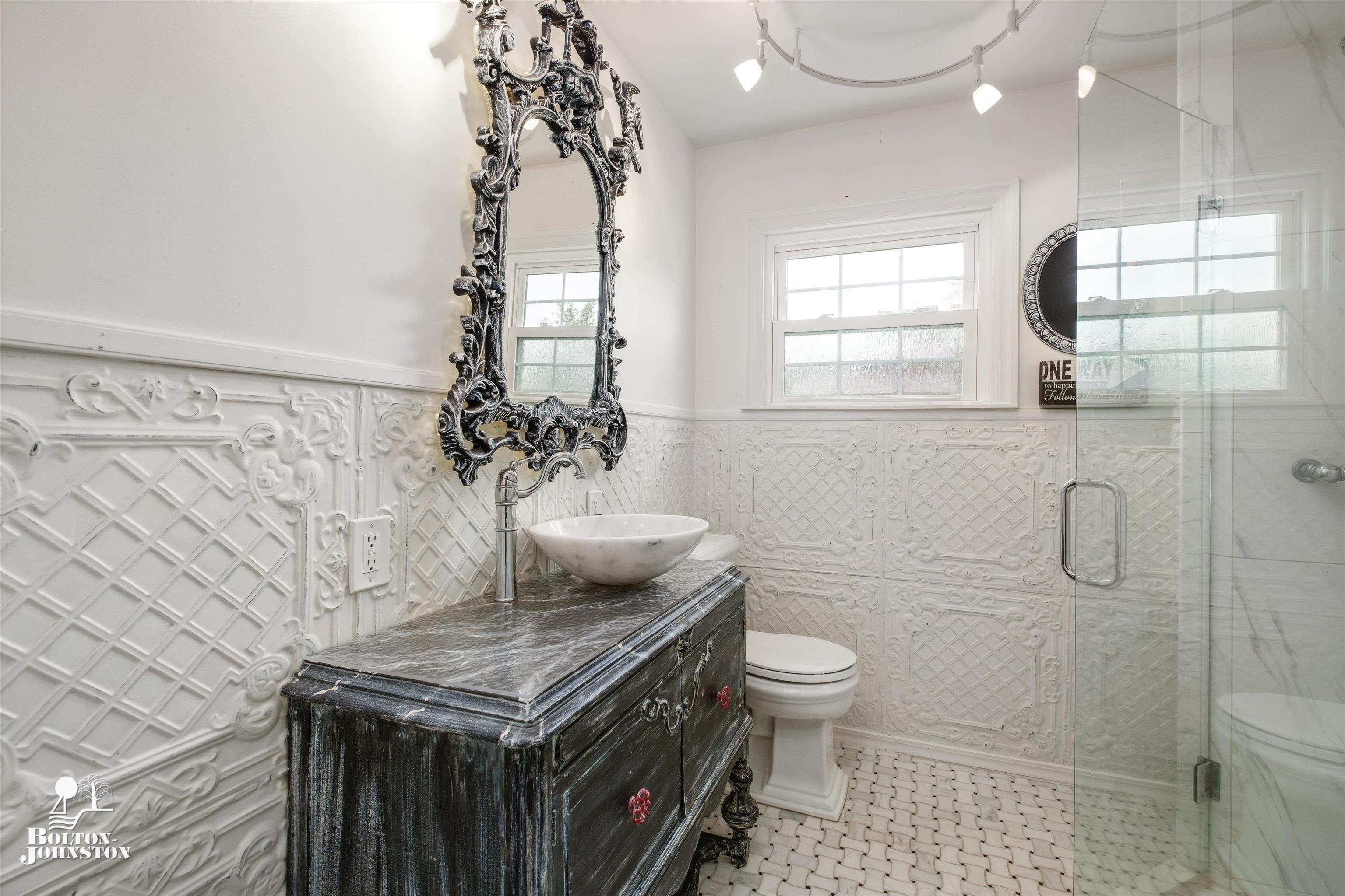 623 Westchester Road Grosse Pointe, MI 48230 - Photo 32 of 50 Hall Bathroom