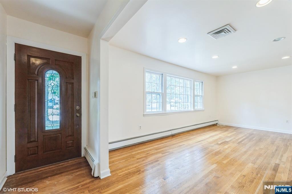 275 Taft Court Paramus, NJ 07652 - Photo 8 of 40
